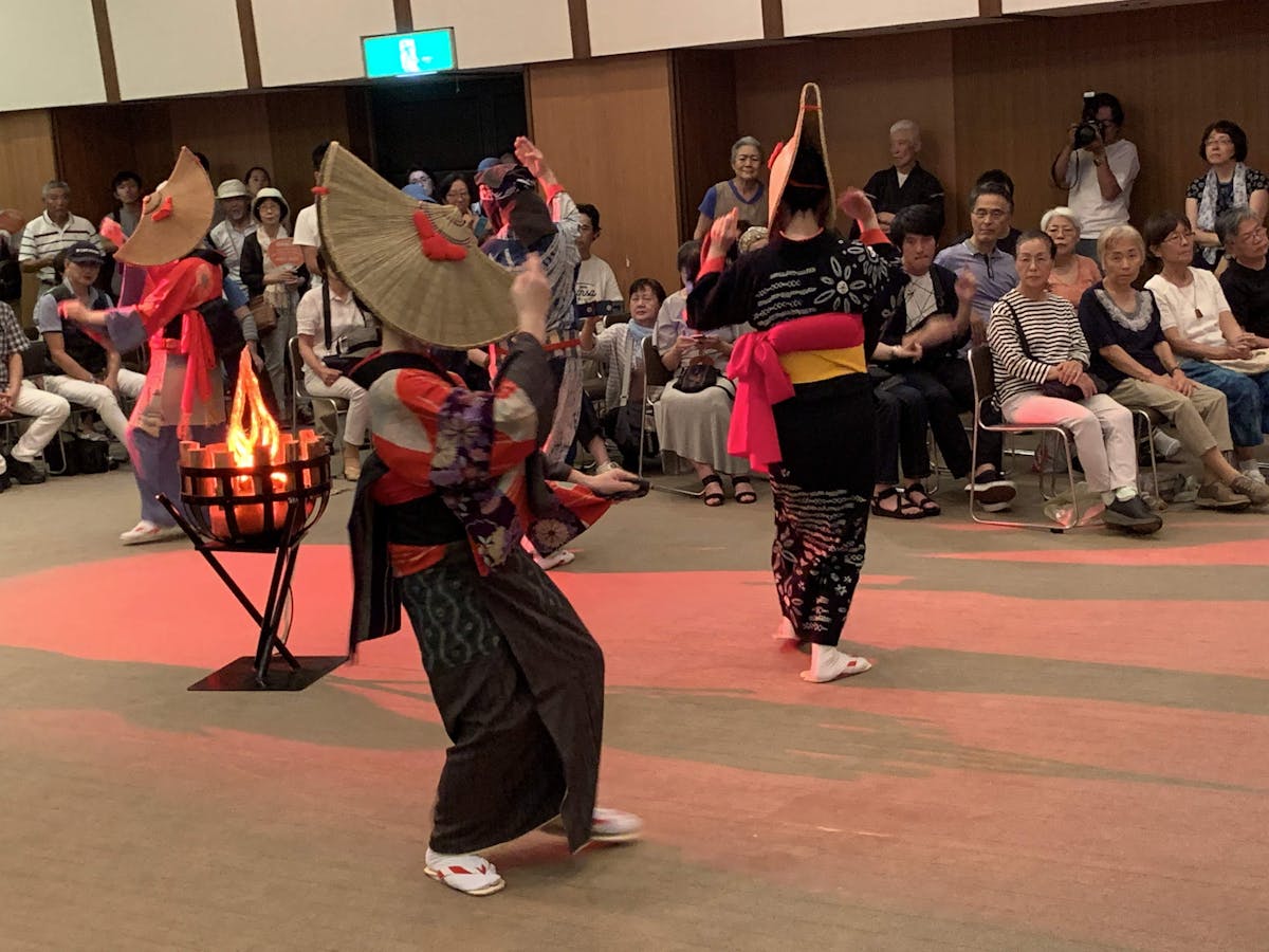 秋田の西馬音内盆踊りに行ってみたら 歌詞がガチでパリピだった件 人は顔じゃない 手だ という結論に オマツリジャパン 毎日 祭日