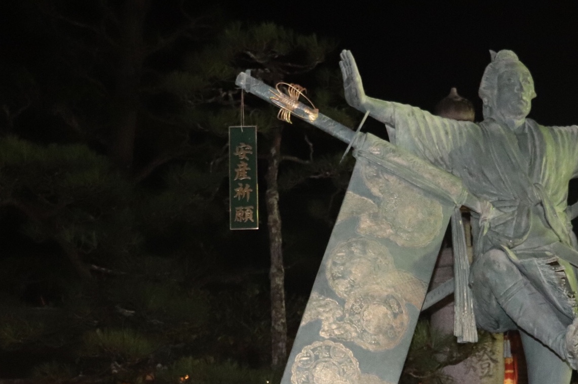 静岡の奇祭「島田大祭 帯まつり」2本の大太刀に金襴緞子の丸帯を