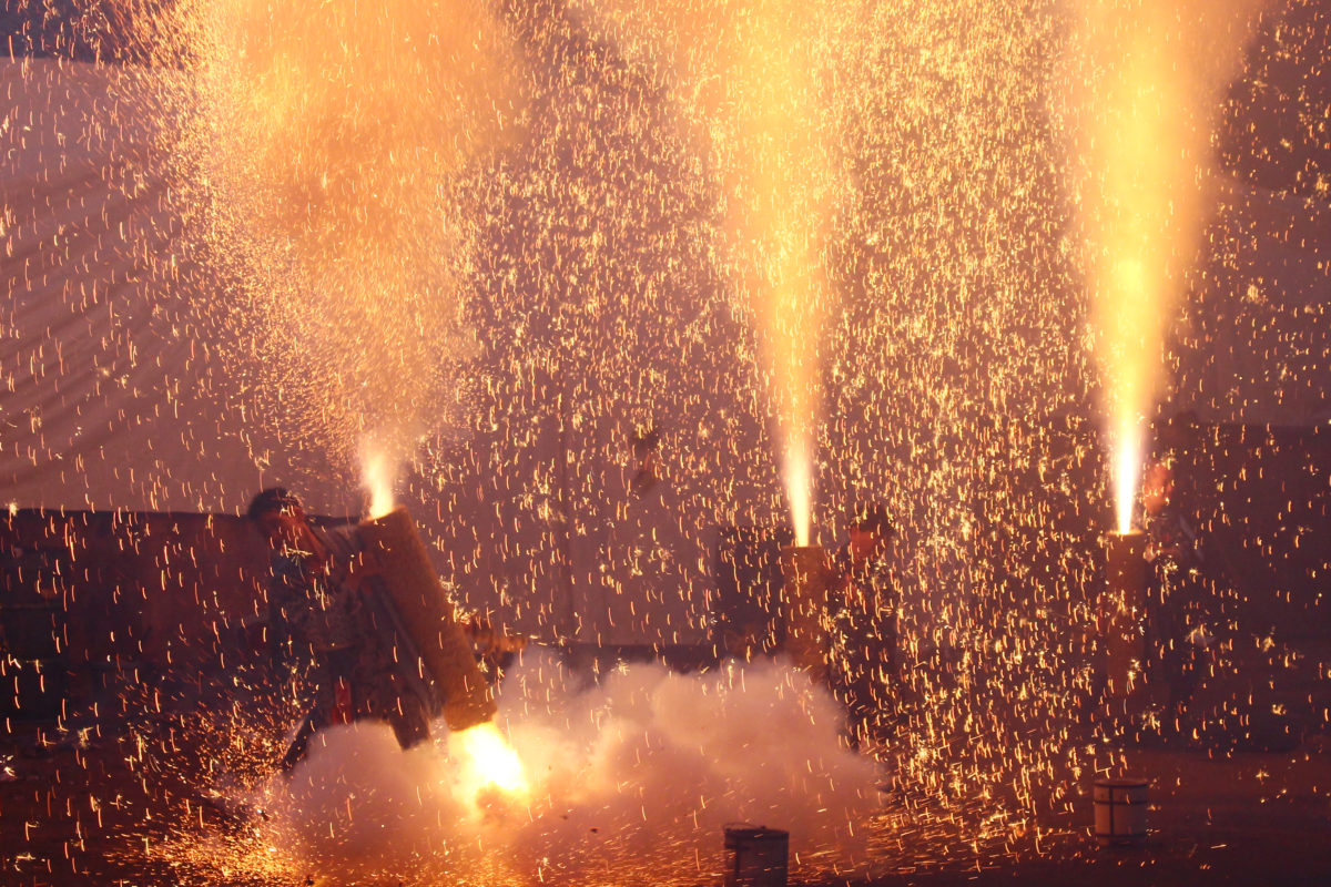羽田八幡宮例大祭を彩る豊橋名物・手筒花火！2日で800本打ち上げられる！？