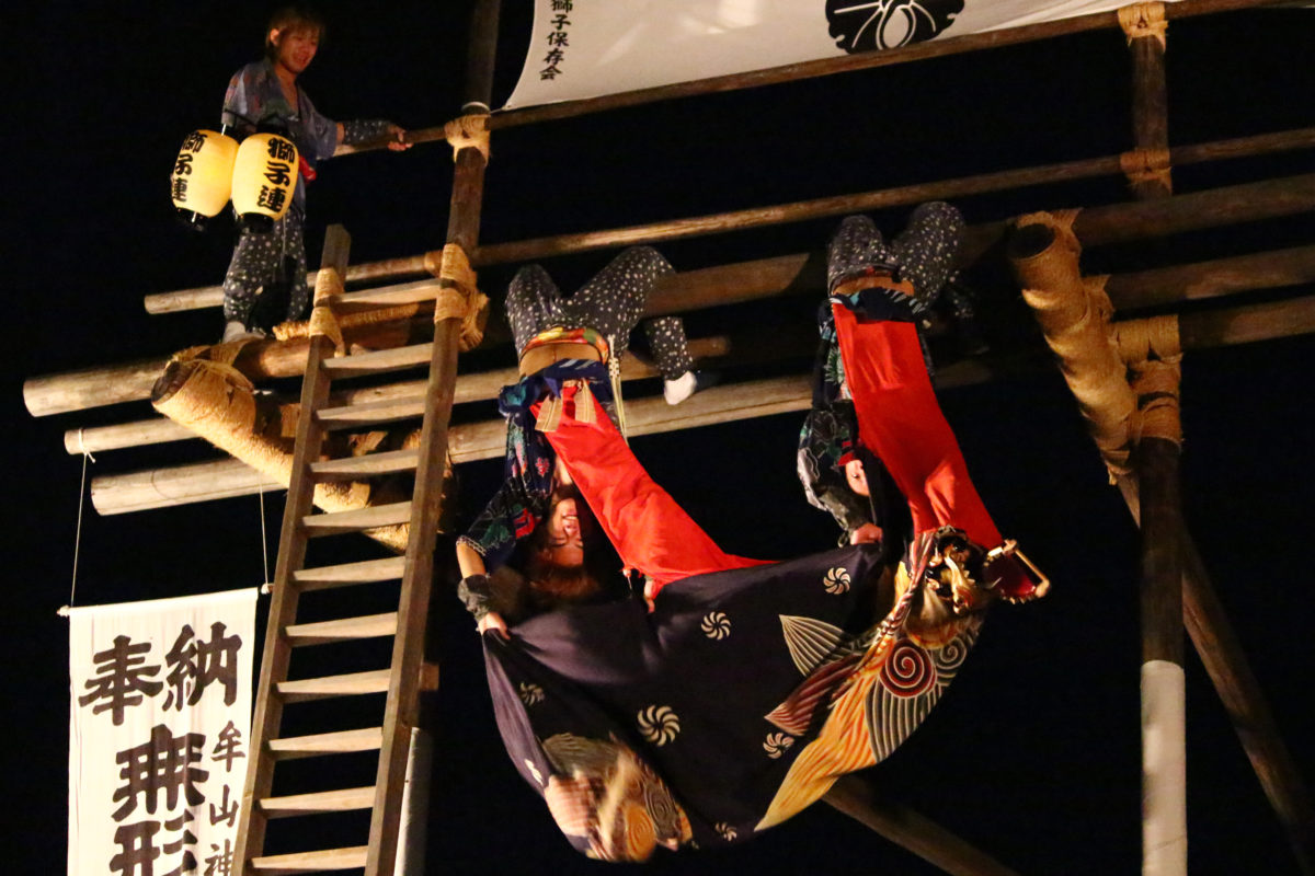 朝倉の梯子獅子、約9mの木製やぐら上で行われる獅子舞がアクロバットで圧巻のお祭り！