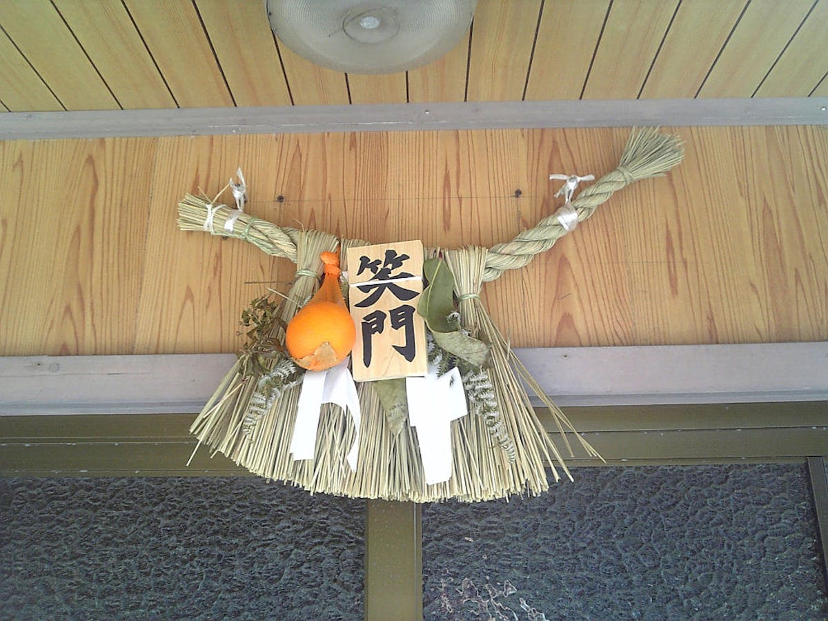 手作り しめ縄 で新年を迎えよう 飾る時期や場所などもご紹介 オマツリジャパン 毎日 祭日 手作り しめ縄 で新年を迎えよう 飾る時期や場所などもご紹介 オマツリジャパン 毎日 祭日