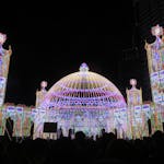 「神戸ルミナリエ」阪神・淡路大震災の犠牲者の鎮魂のために灯される鮮やかなイルミネーション
