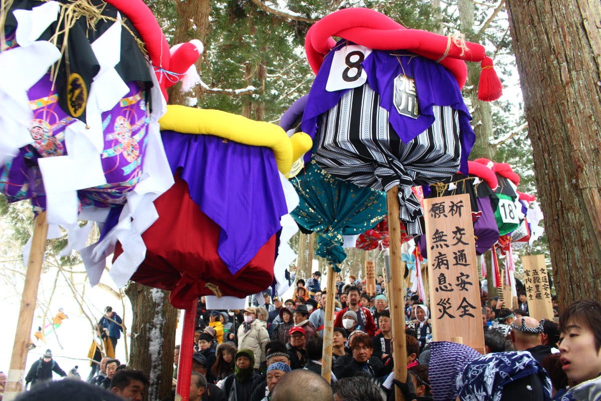 旭岡山神社梵天奉納祭レポート 大きなぼんでんが雪山を掛け 競い合い 激しく進む オマツリジャパン 毎日 祭日