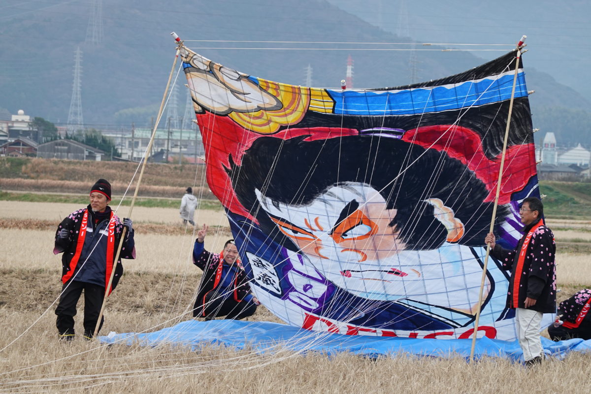 競技飛行前の様子。風を読み高く上がるタイミングを伺う。