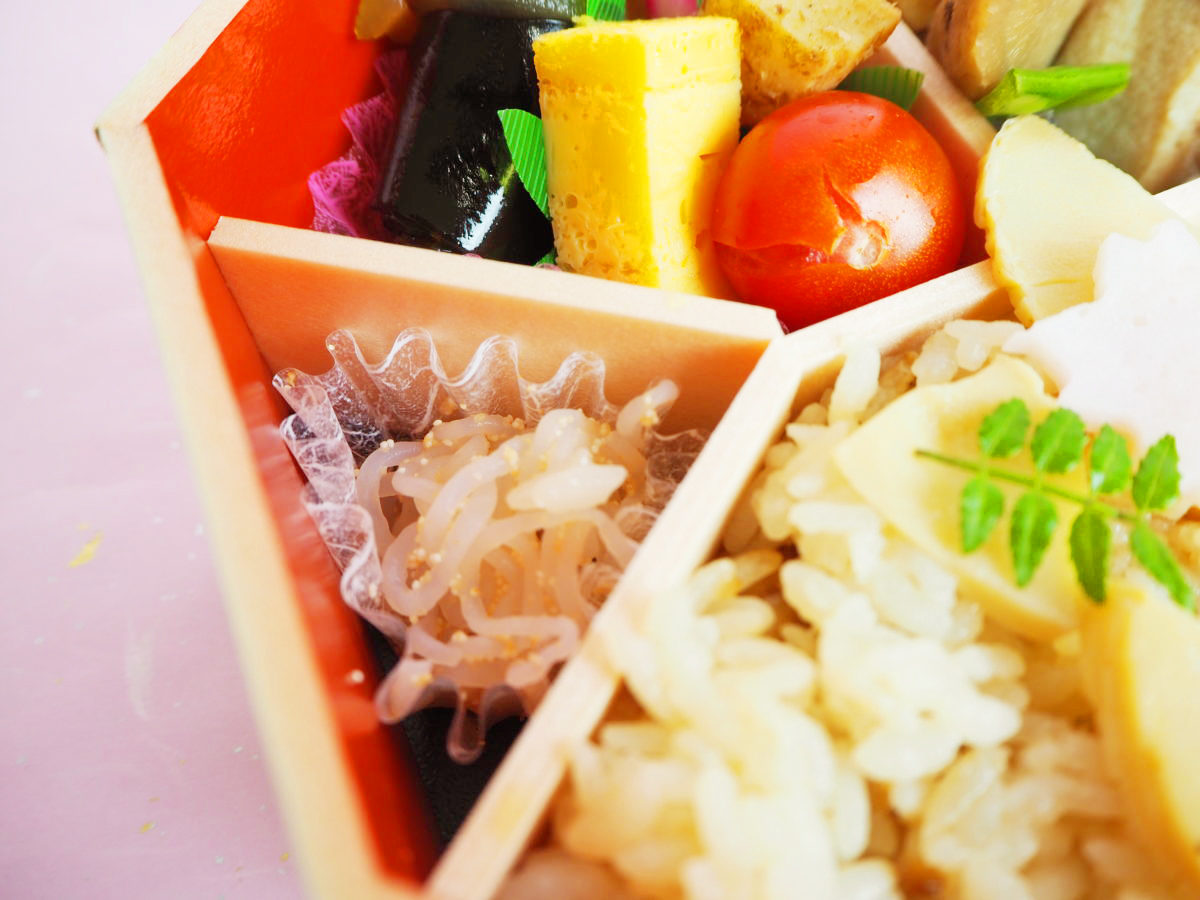 懐石料理 青山「お花見弁当」 1,296円（税込）