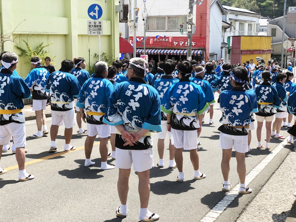 揃いの半纏で『ハイヤ総踊り』に参加する連の面々