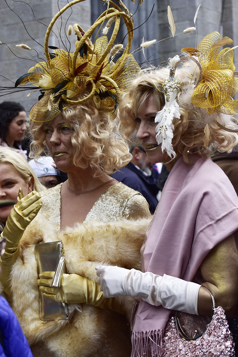 こちらは、１９２０年代ファッションに身を包む？