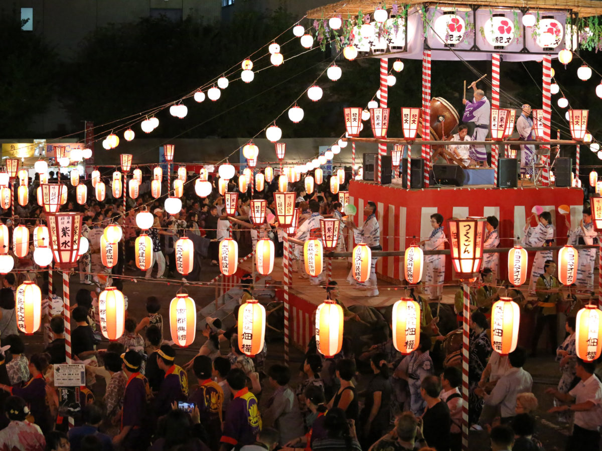 東京の「日本一美味しいエコな盆踊り大会」！2023年完全復活の「築地本願寺納涼本踊り大会」へ行こう！