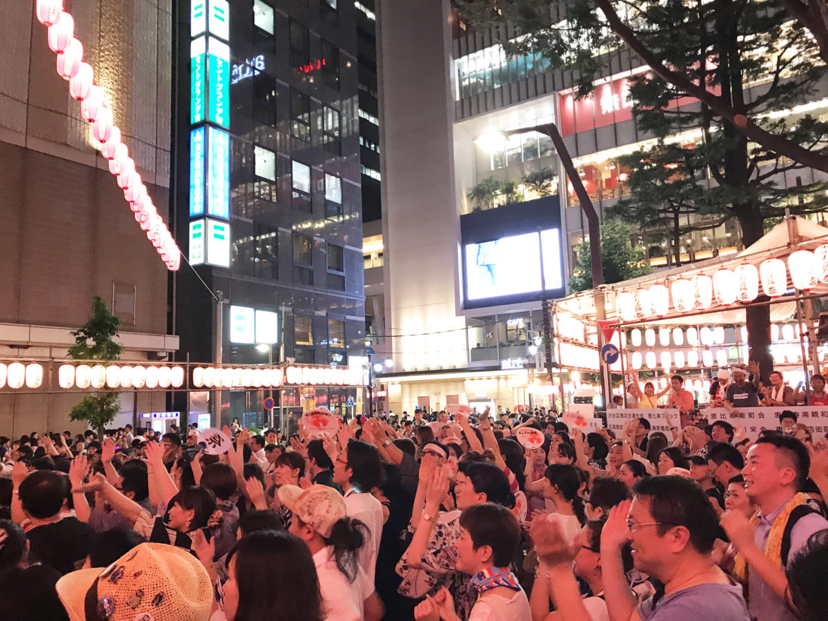 盆踊り後半、混み具合はもはや通勤ラッシュさながら！そして盛り上がりもハンパない