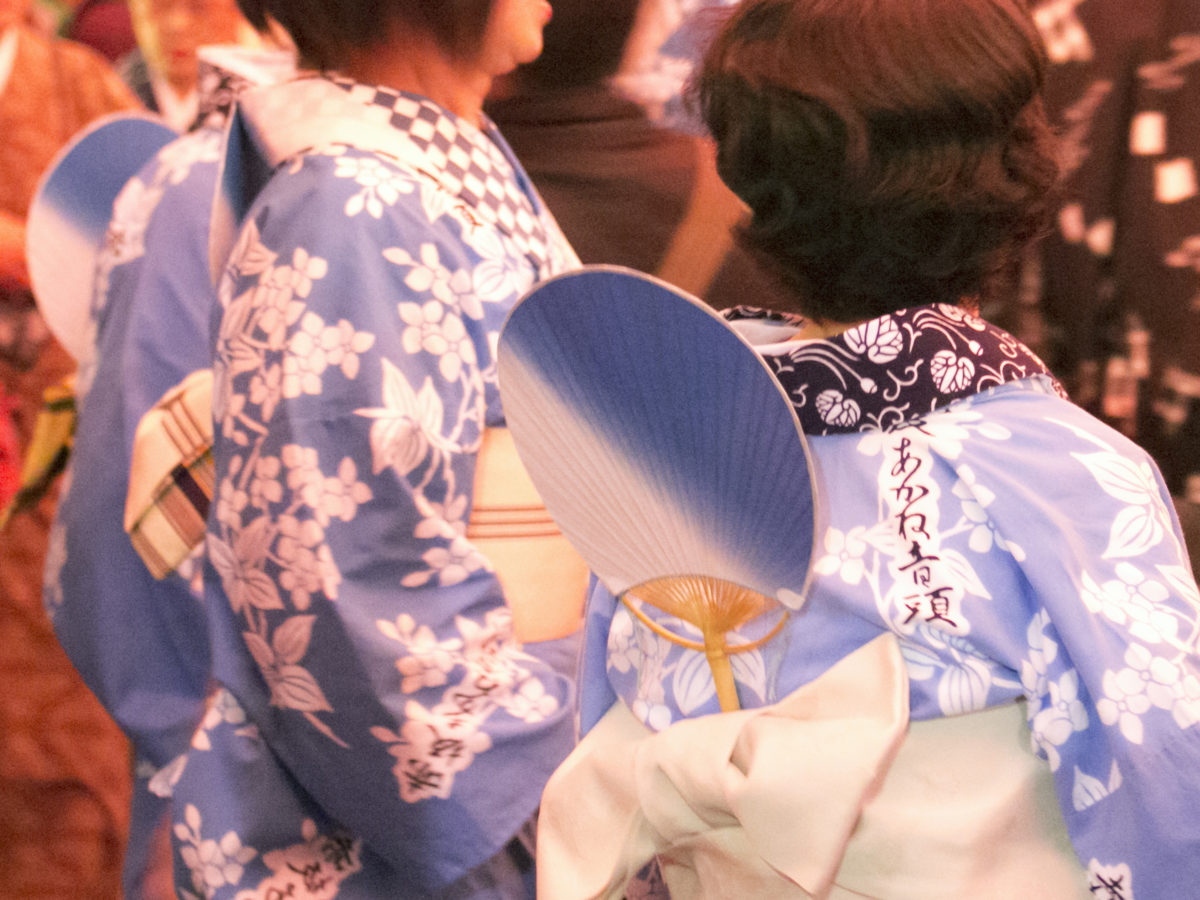 6月でありながら、ひと足早く踊り場には浴衣姿が集う