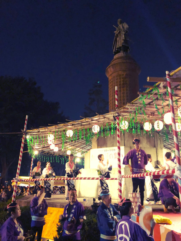 踊り場の広さや踊りやすさもさることながら、曲の素晴らしさが盆オドラーを魅了する