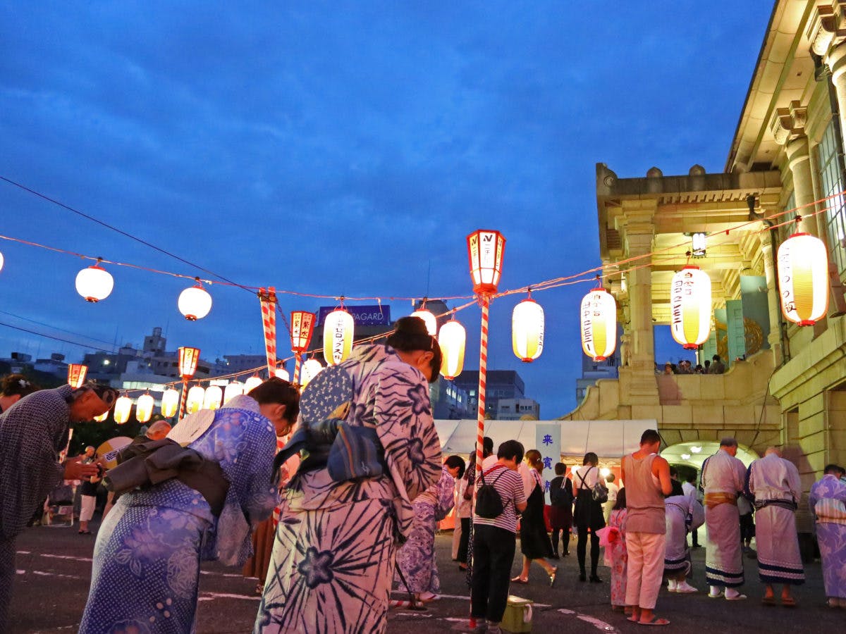 築地本願寺納涼盆踊り大会 ここは特別 盆オドラーが愛してやまない理由とは オマツリジャパン 毎日 祭日 築地本願寺納涼盆踊り大会 ここは特別 盆オドラーが愛してやまない理由とは オマツリジャパン 毎日 祭日