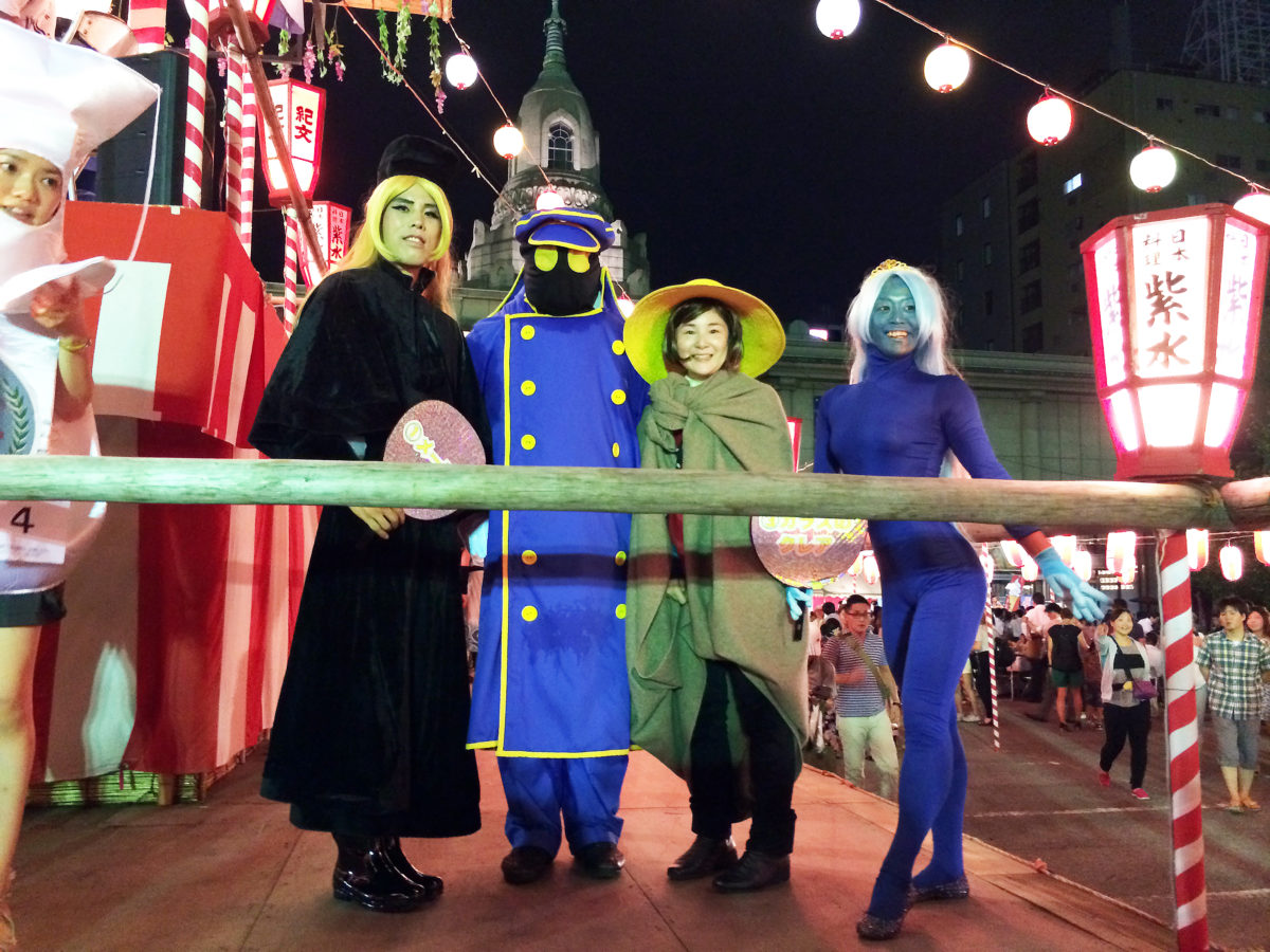 毎年3日目に開催される仮装大会。筆者も毎年参戦しており、この年は仮装仲間、通称『仮装研の女（仮）』と共に『銀河の旅人』として挑戦