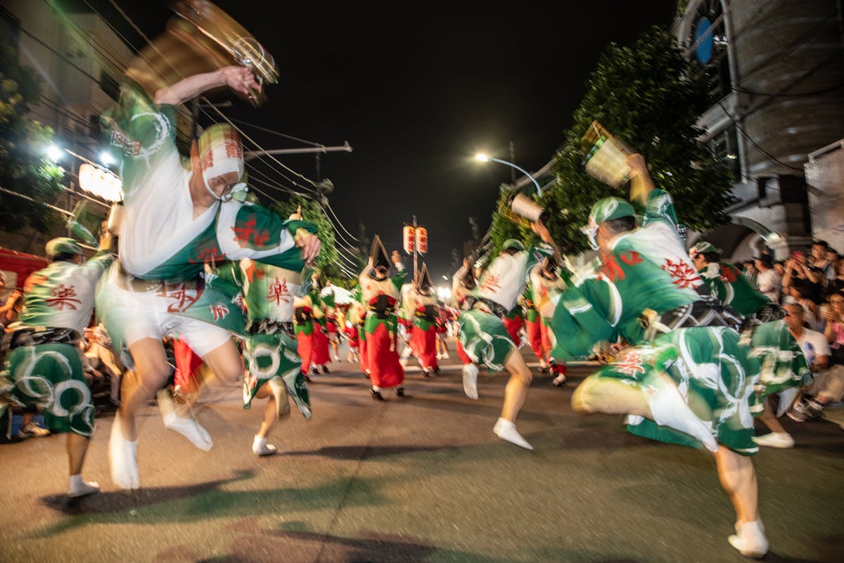 阿波踊りの舞台裏 知りたい 足袋と下駄 踊る阿呆のリアルな足元事情 オマツリジャパン 毎日 祭日