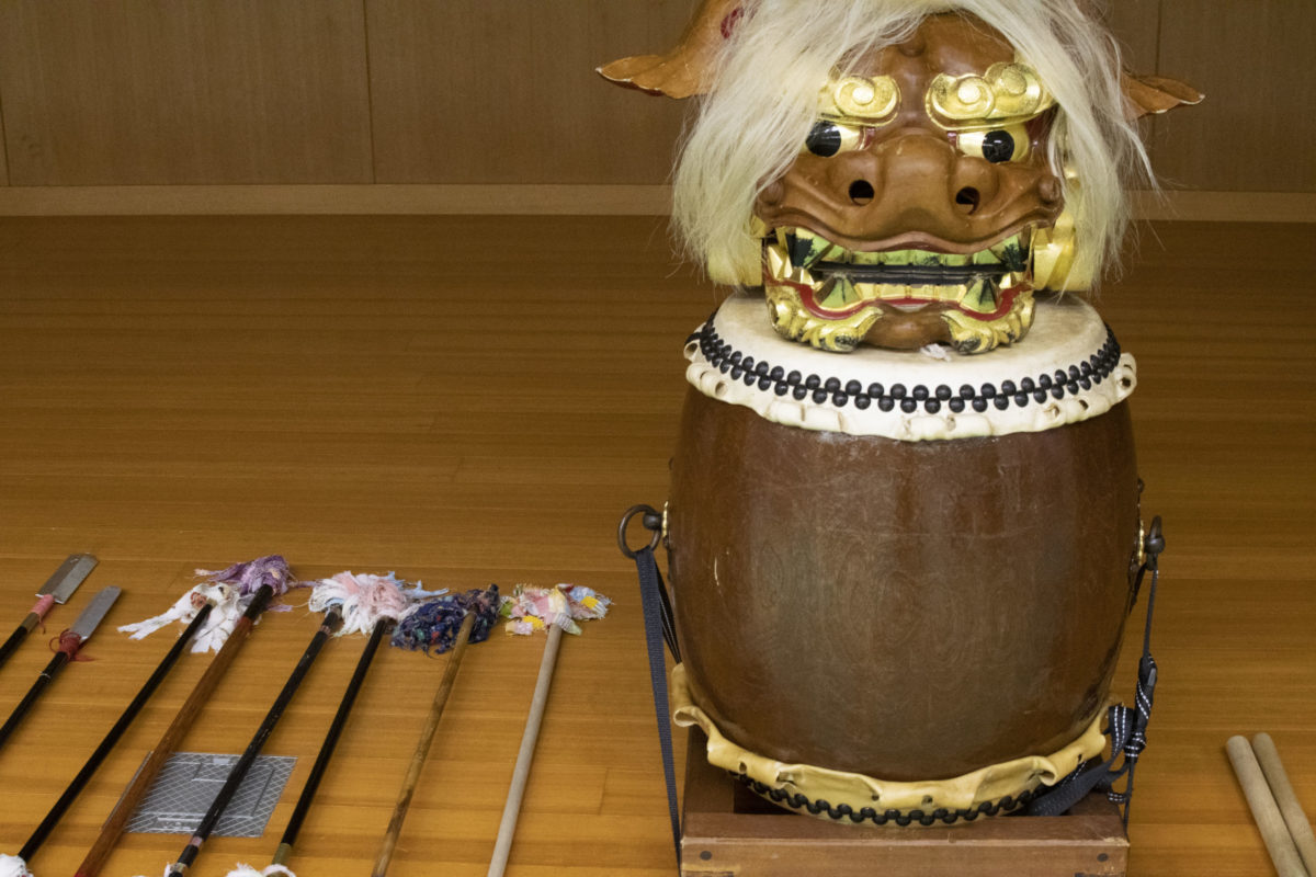 【石川県加賀市】獅子舞の小道具を一挙紹介、多様さにビックリ！