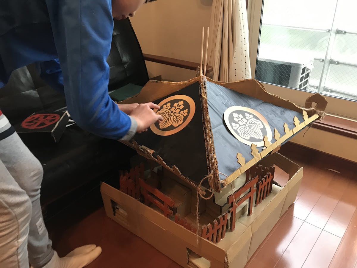 段ボール神輿 お祭り少年が作ったら 家族もご近所もハッピーになった件 オマツリジャパン あなたと祭りをつなげるメディア 段ボール神輿 お祭り少年が作ったら 家族もご近所もハッピーになった件 オマツリジャパン あなたと祭りをつなげるメディア