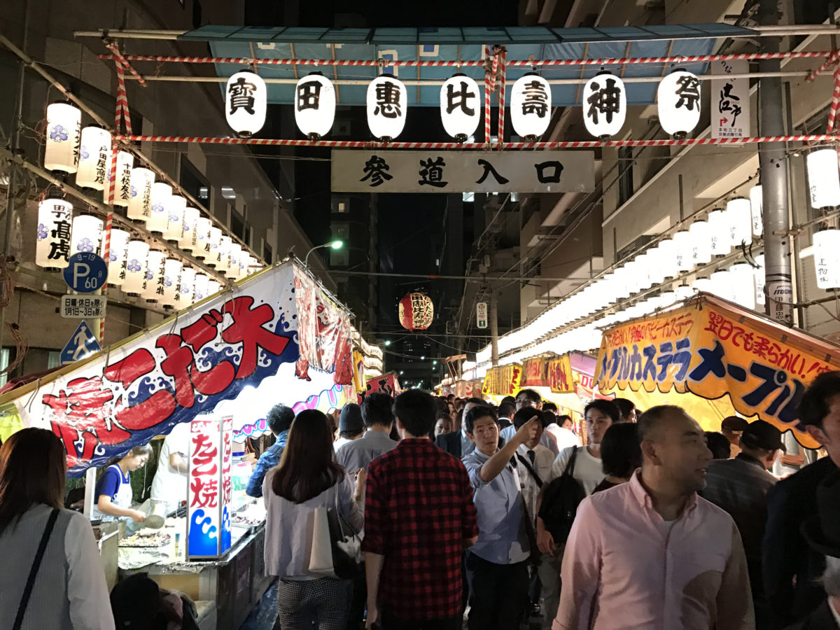 べったら市の様子。およそ500もの露店で賑わう