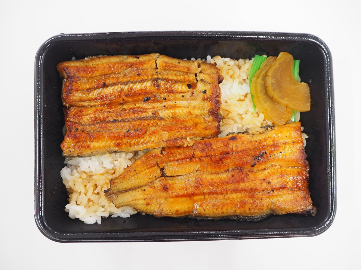 うなぎ弁当・鶴 3,212円(税込)