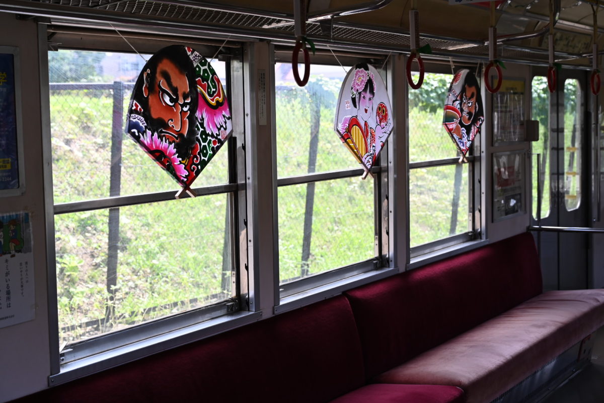 ねぷた列車。8月下旬まで開催中