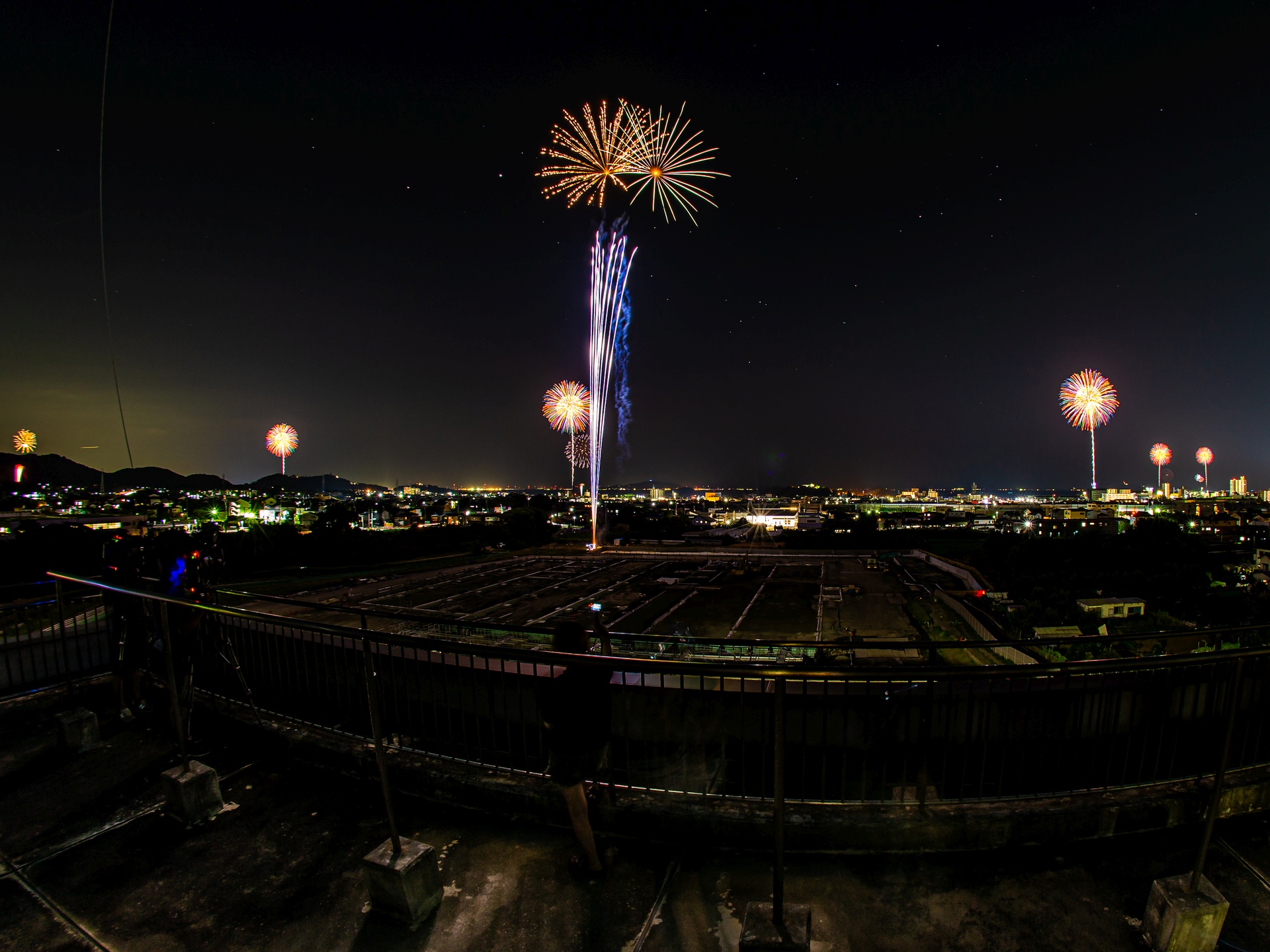 花火一斉打ち上げ