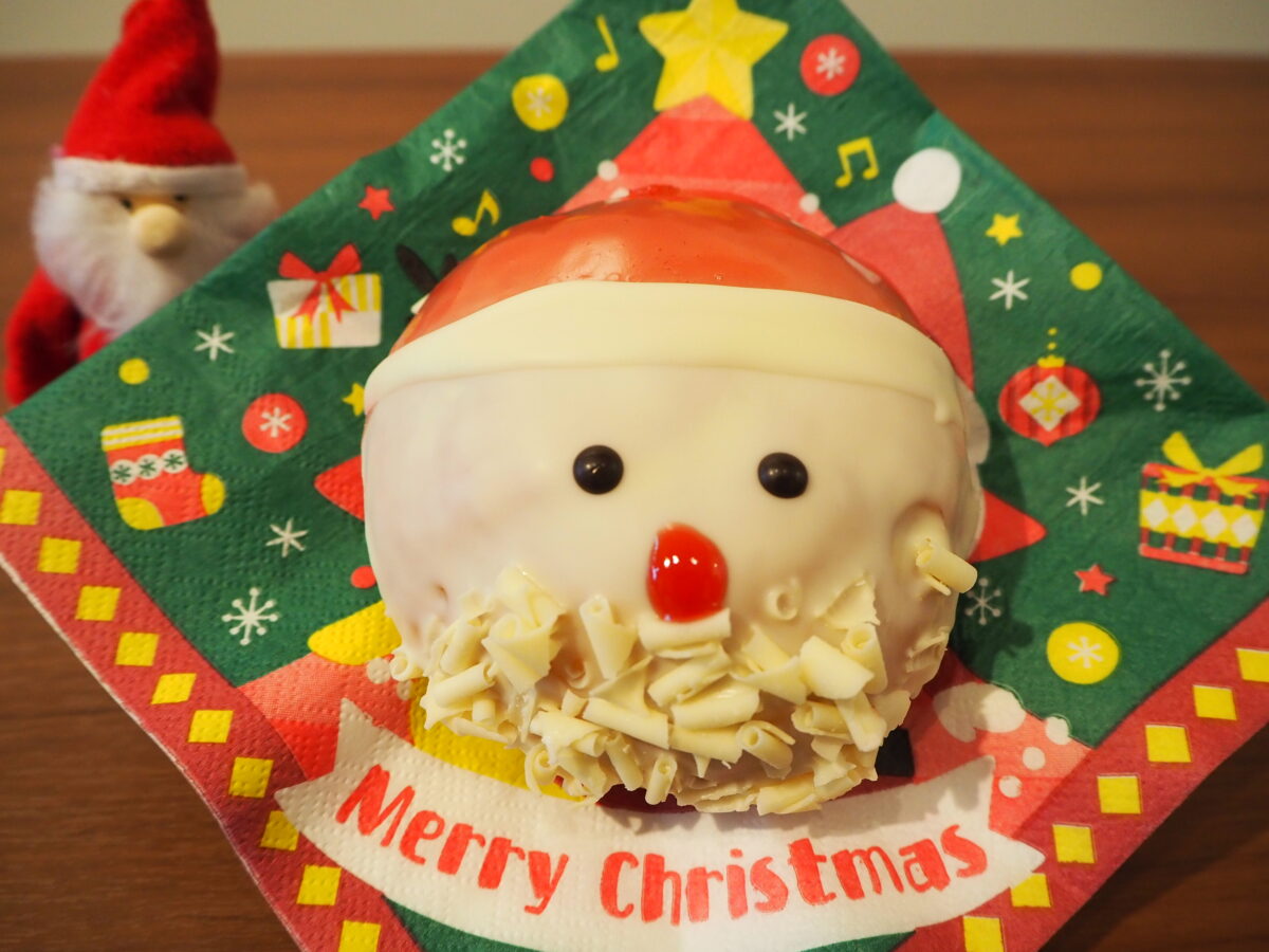 クリスピークリームドーナツのイチゴミルクサンタ