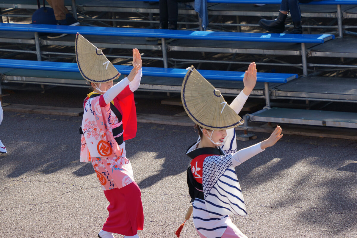 徳島県阿波踊り協会による女踊りの流し踊り