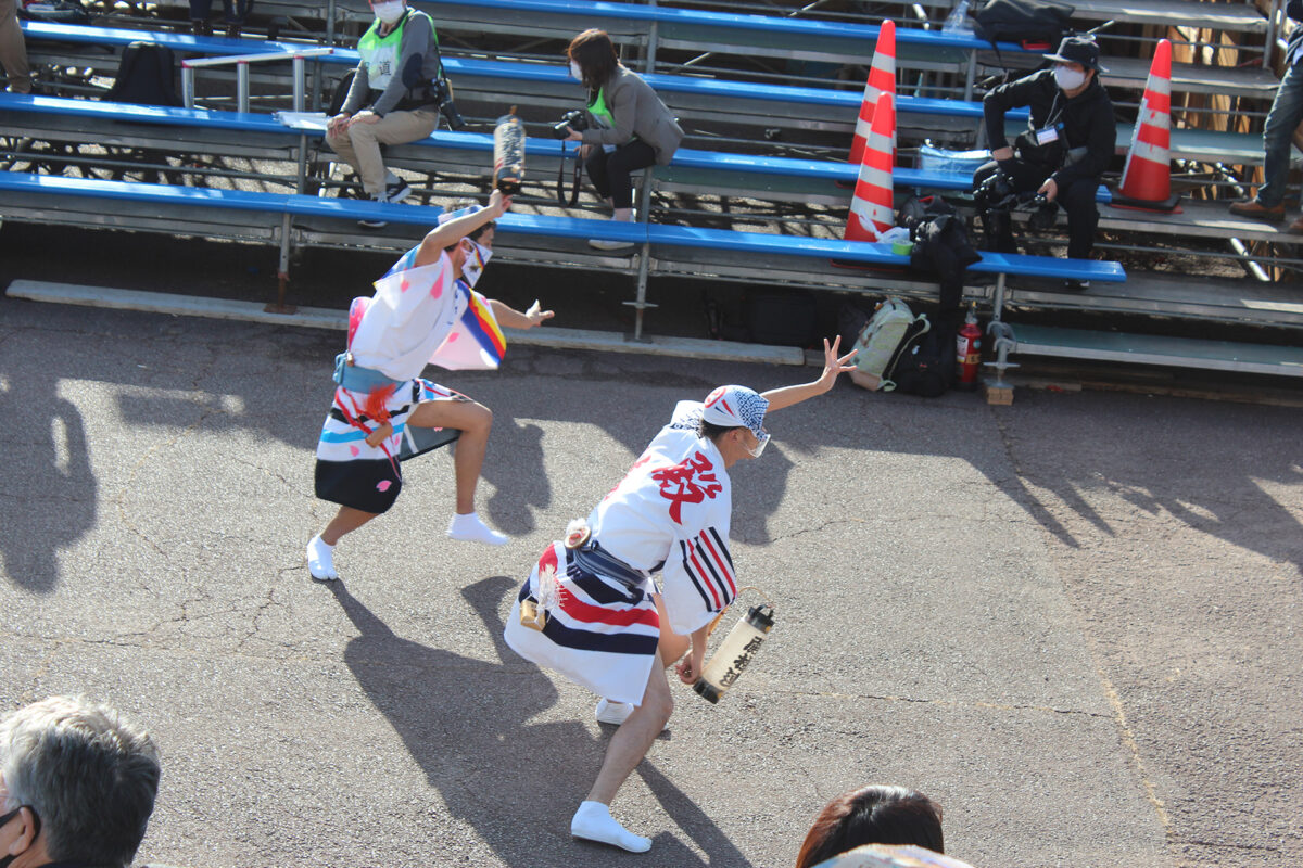 徳島県阿波踊り協会の男踊りによる流し踊り