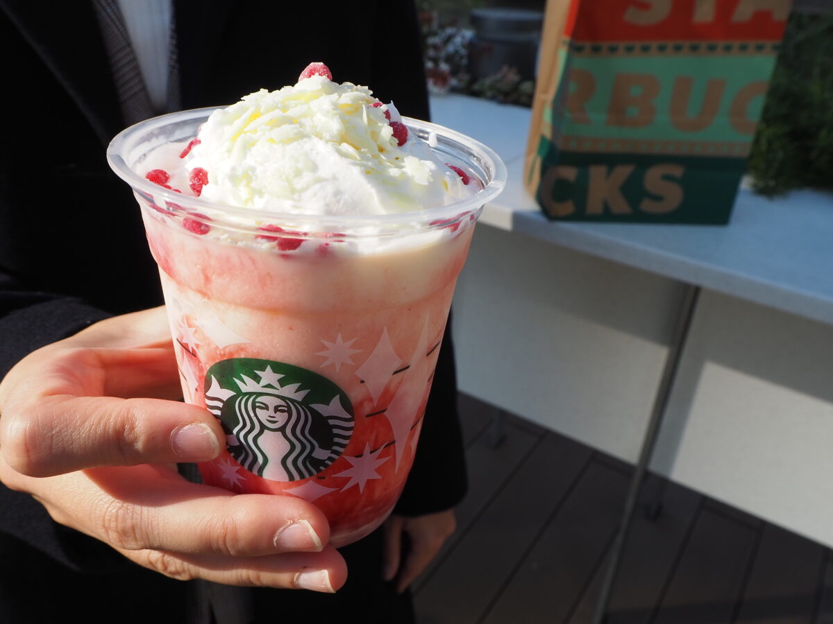 スターバックス　ベリー×ベリー レアチーズ フラペチーノ