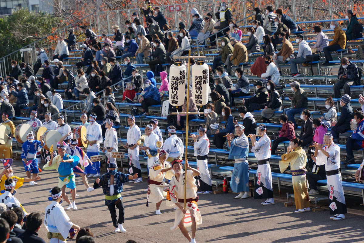 徳島県阿波踊り協会による流し踊り