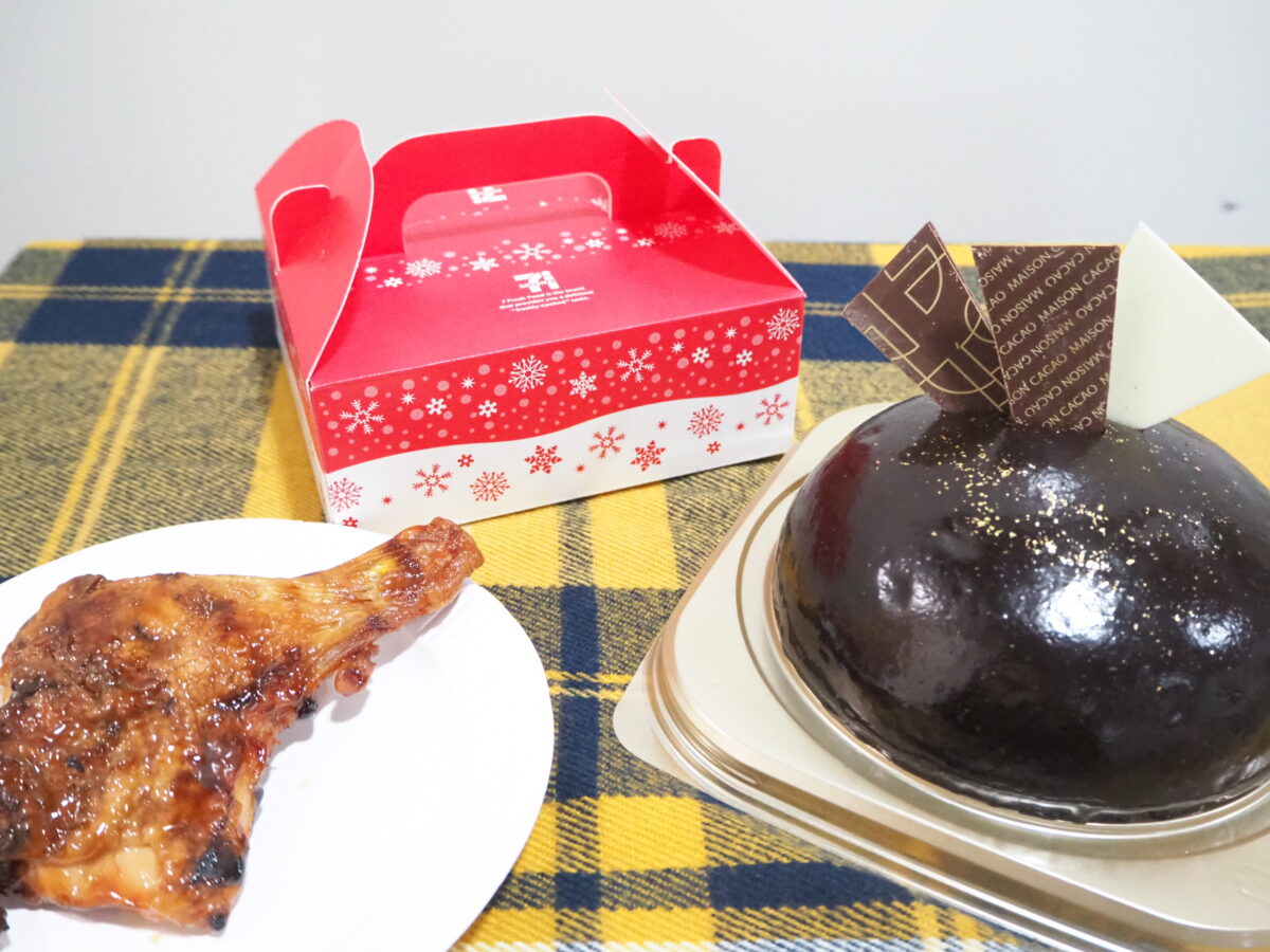 セブンイレブンのクリスマスケーキとチキン