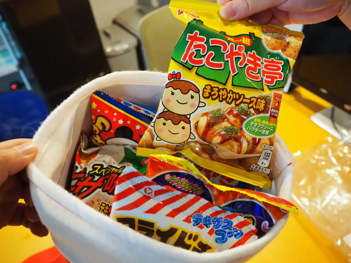 クリスマスブーツを買ってみた 中にはどんなお菓子が オマツリジャパン あなたと祭りをつなげるメディア クリスマスブーツを買ってみた 中にはどんなお菓子が オマツリジャパン あなたと祭りをつなげるメディア