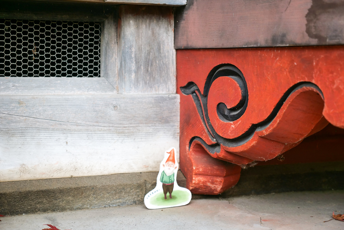 ジブリ映画「借りぐらしのアリエッティ」のモデルになったといわれる隠れスポットを教えてくれる一幕も