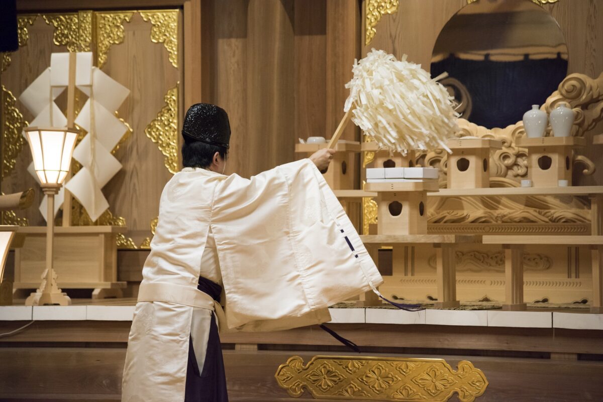 神職がお祓い