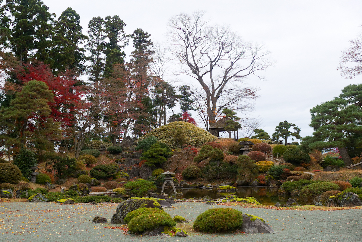 盛美館から見える庭園