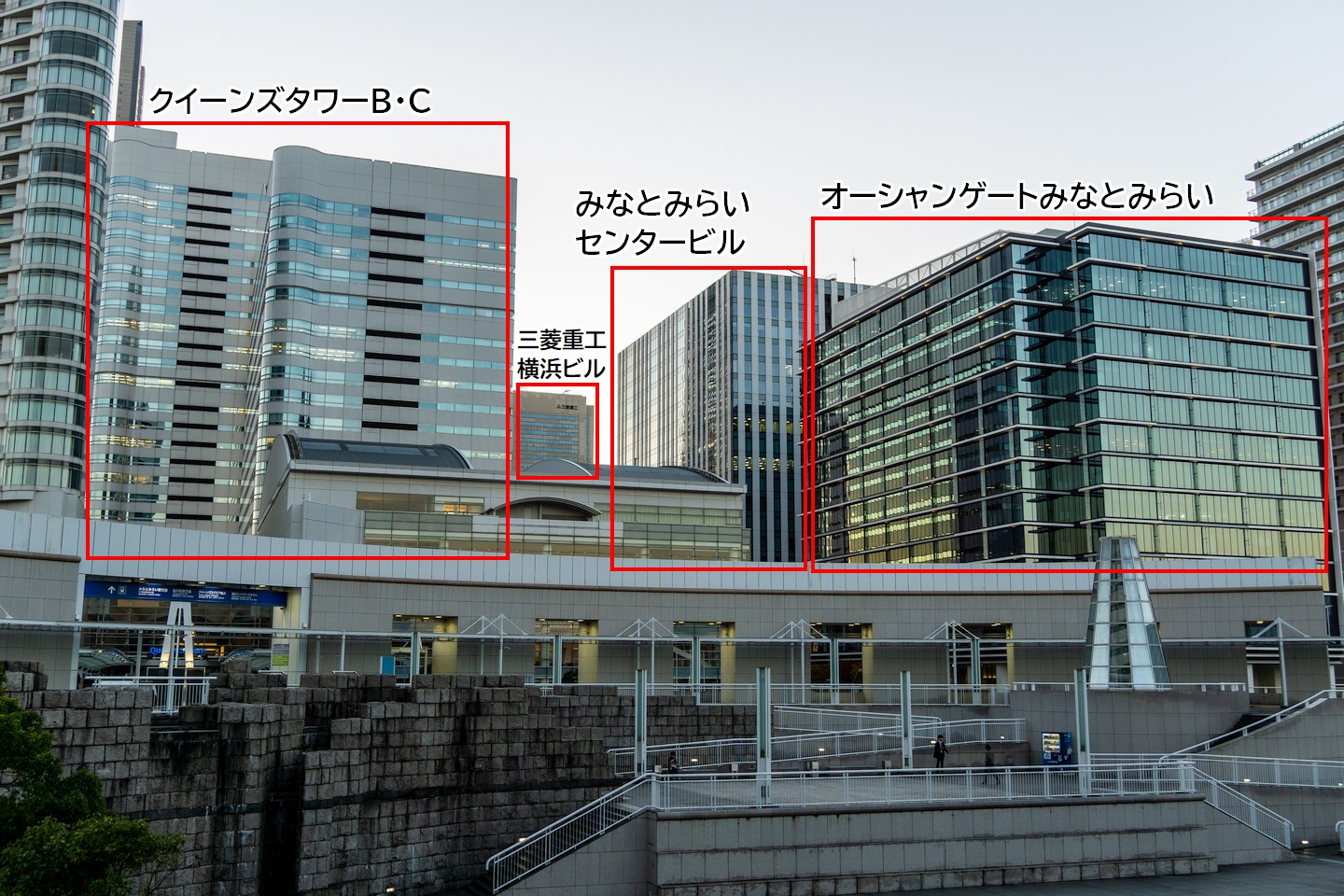 インターコンチネンタルホテル前