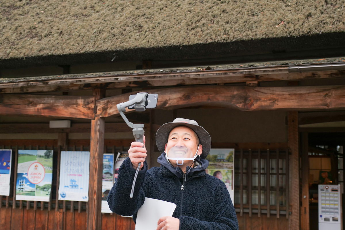 津軽弁で案内してくれる、ガイド役の畳指（たたみさし）さん