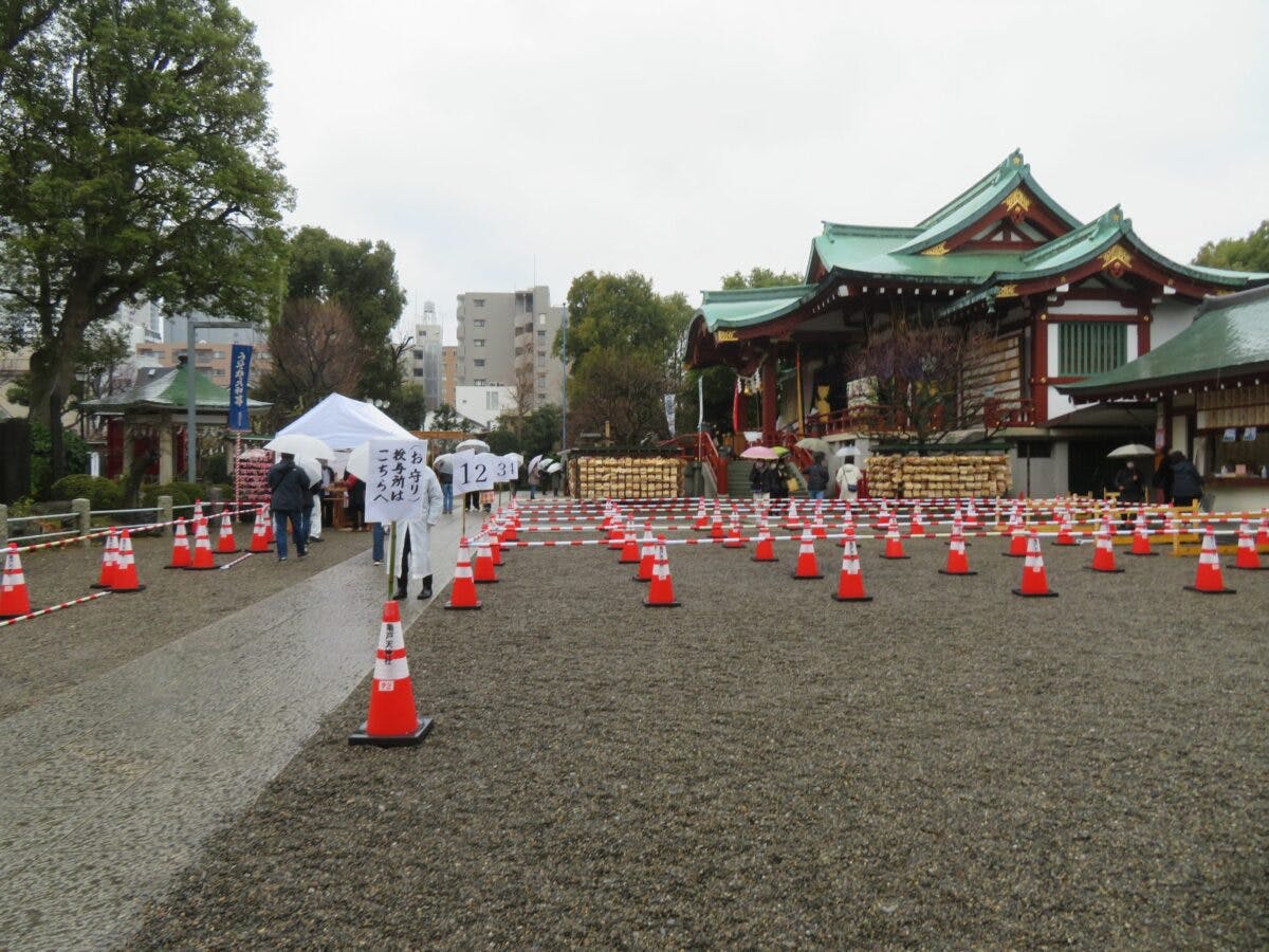 【亀戸天神社うそ替え神事】幸運招く鳥ウソの木彫り像を交換し祈る新年の吉｜株式会社オマツリジャパン