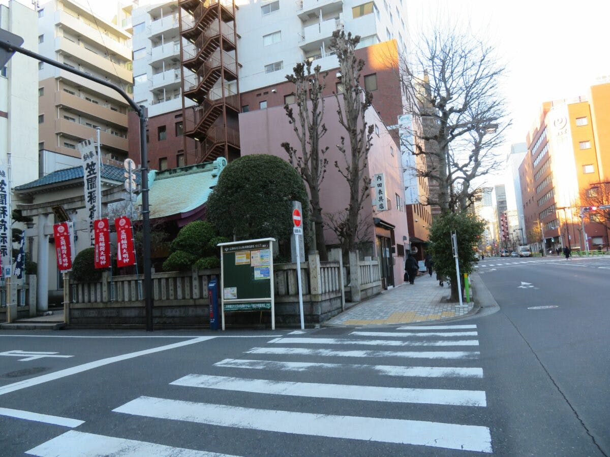 【笠間稲荷東京別社・初午祭】神事の様子がうかがえる本殿の神棚の供え物