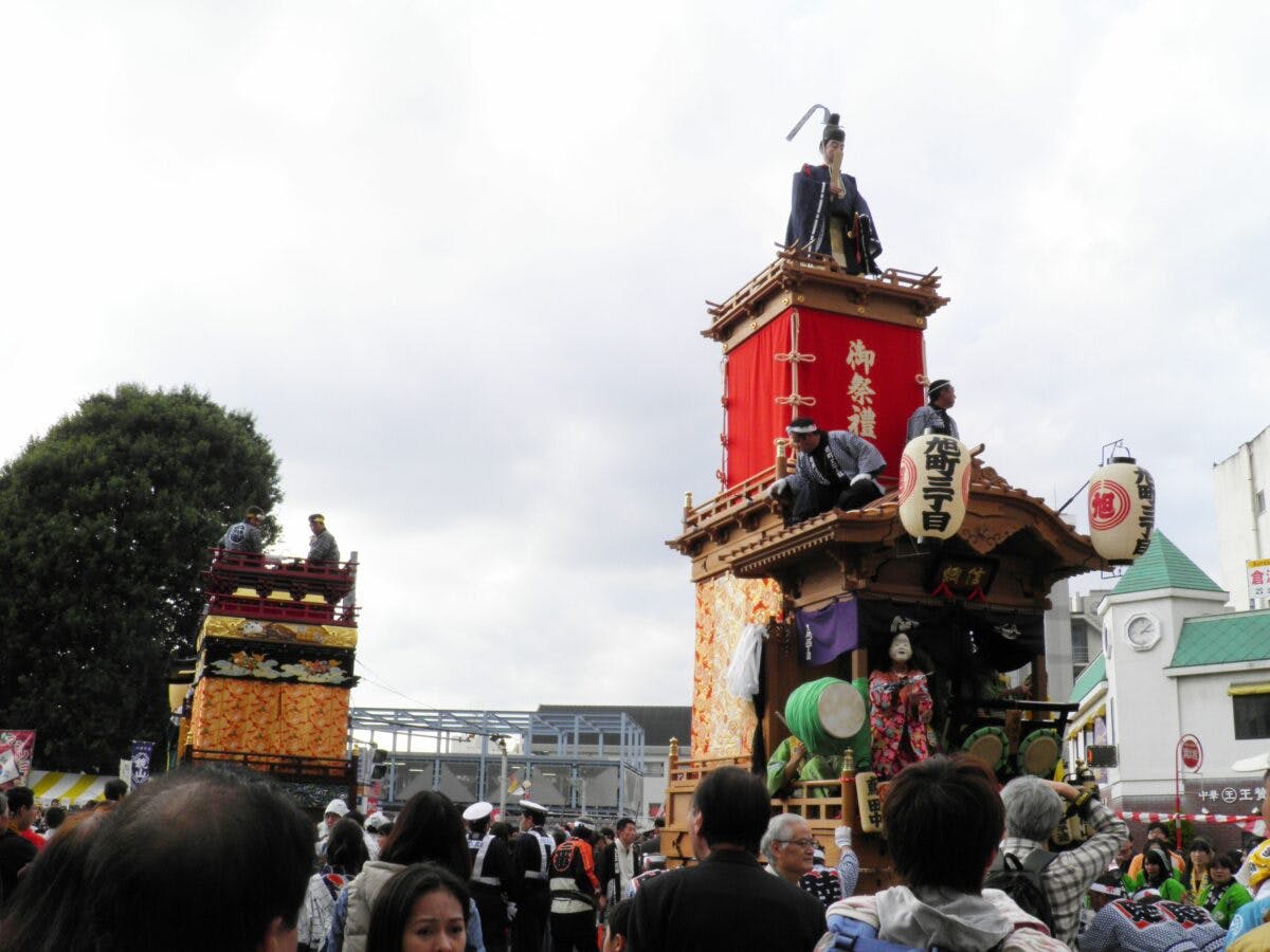 川越新河岸川の桜 氷川橋で桜並木をバックに和服姿で思い出の記念撮影 オマツリジャパン あなたと祭りをつなげるメディア 川越新河岸川の桜 氷川橋で桜並木をバックに和服姿で思い出の記念撮影 オマツリジャパン あなたと祭りをつなげるメディア