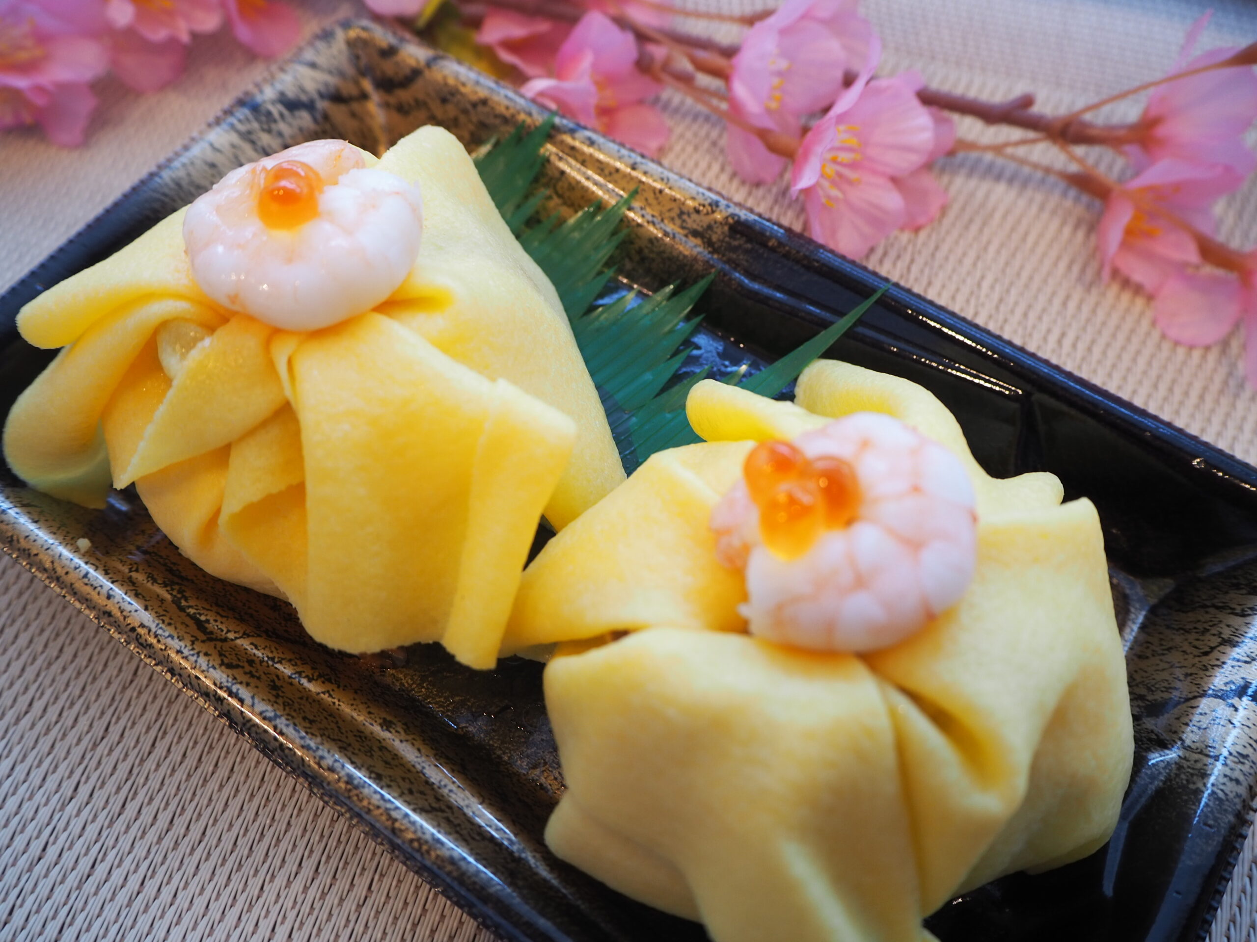 鮭とひじきの2種の茶巾寿司