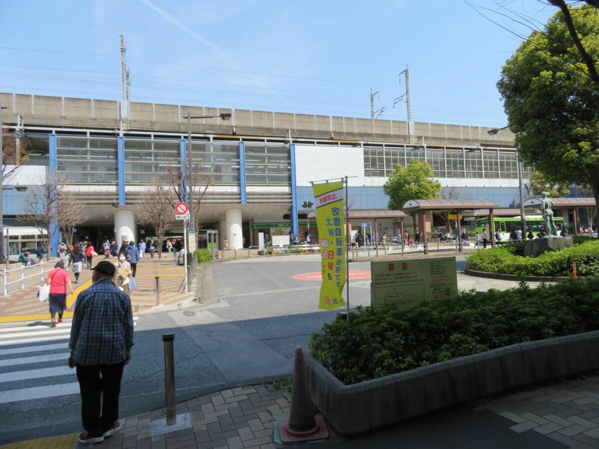 京浜東北線で車窓花見 都県を跨ぐ赤羽 川口の区間で東西に見える桜並木 オマツリジャパン 毎日 祭日