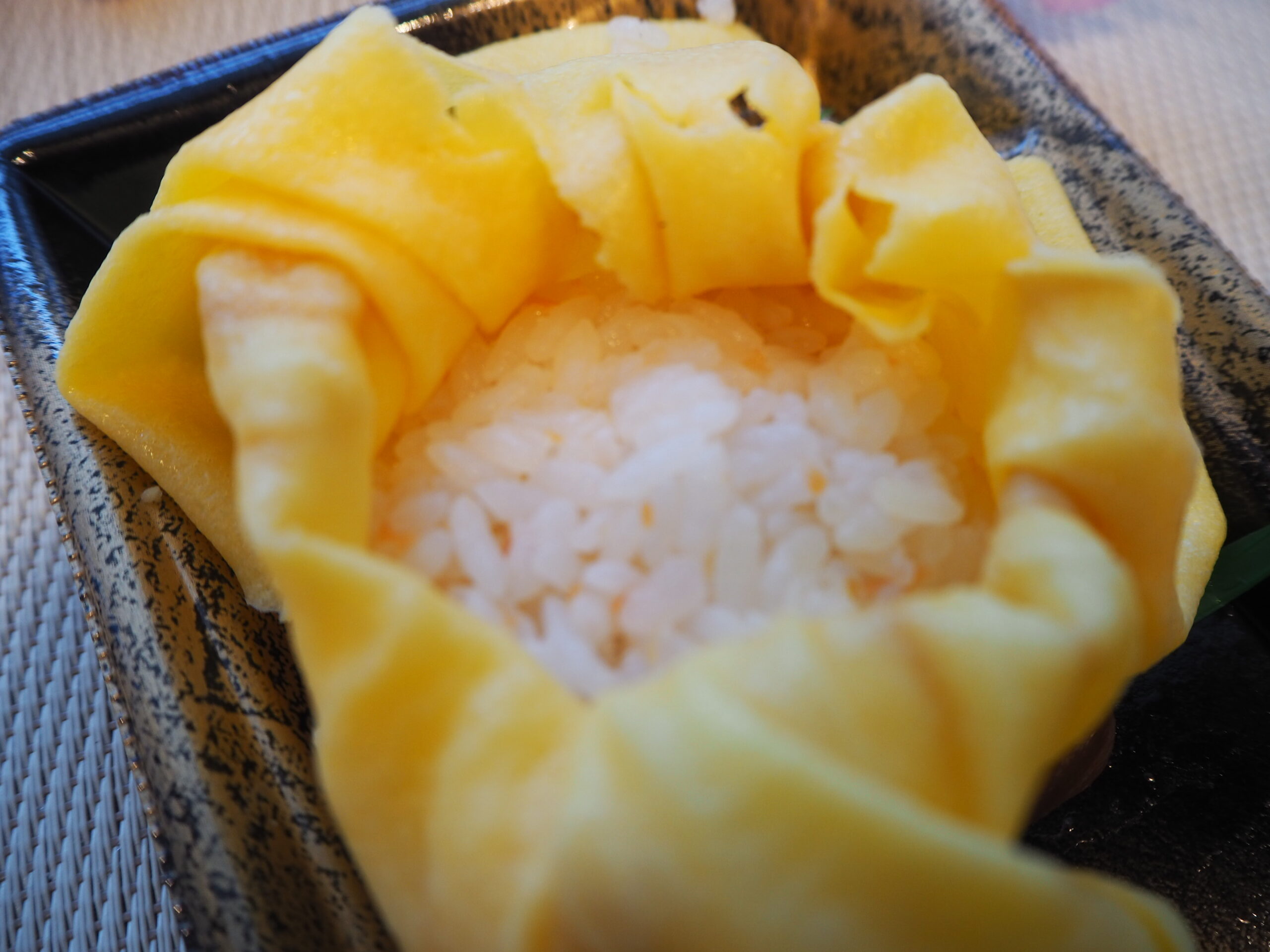 鮭とひじきの2種の茶巾寿司