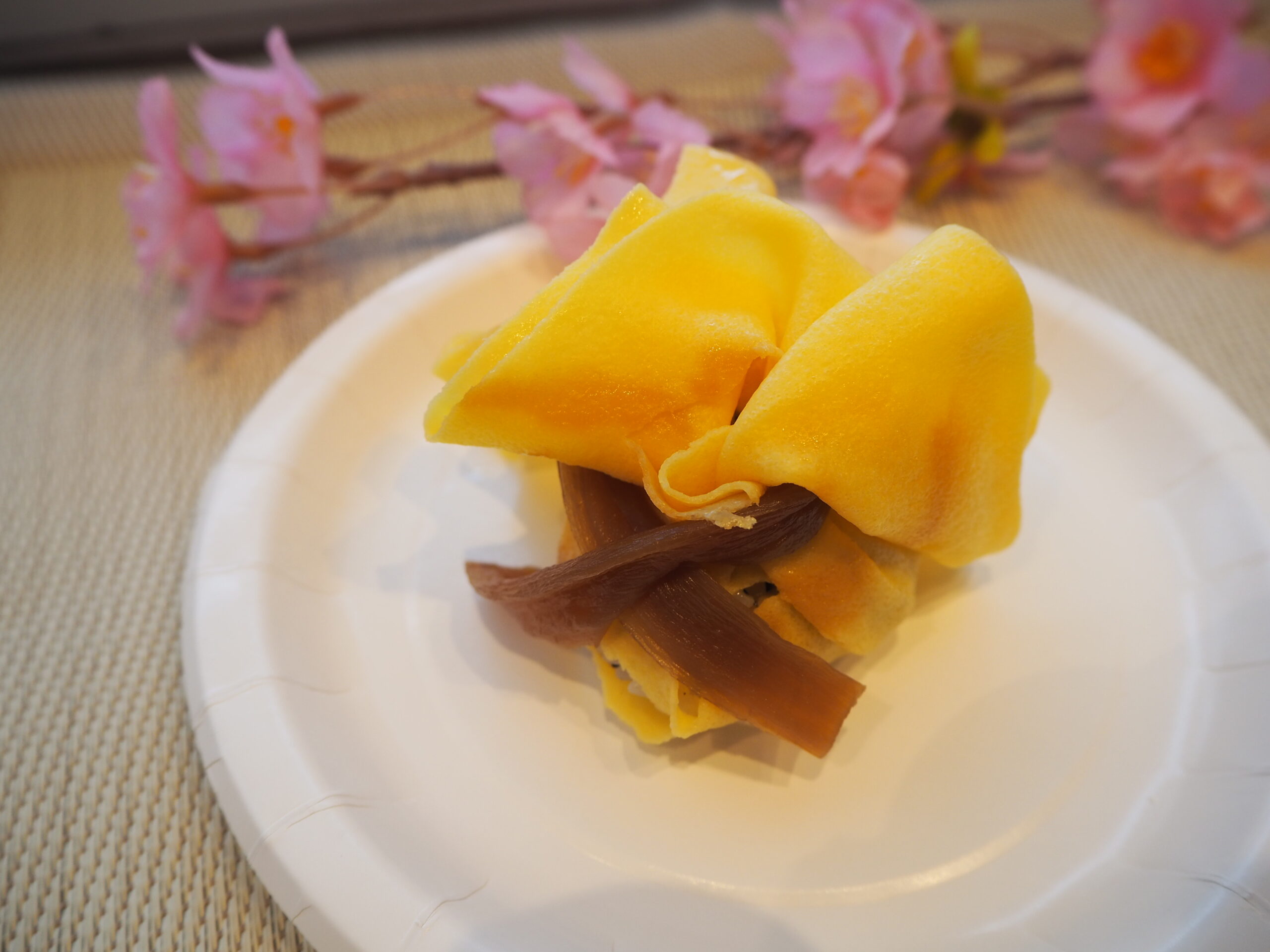 鮭とひじきの2種の茶巾寿司