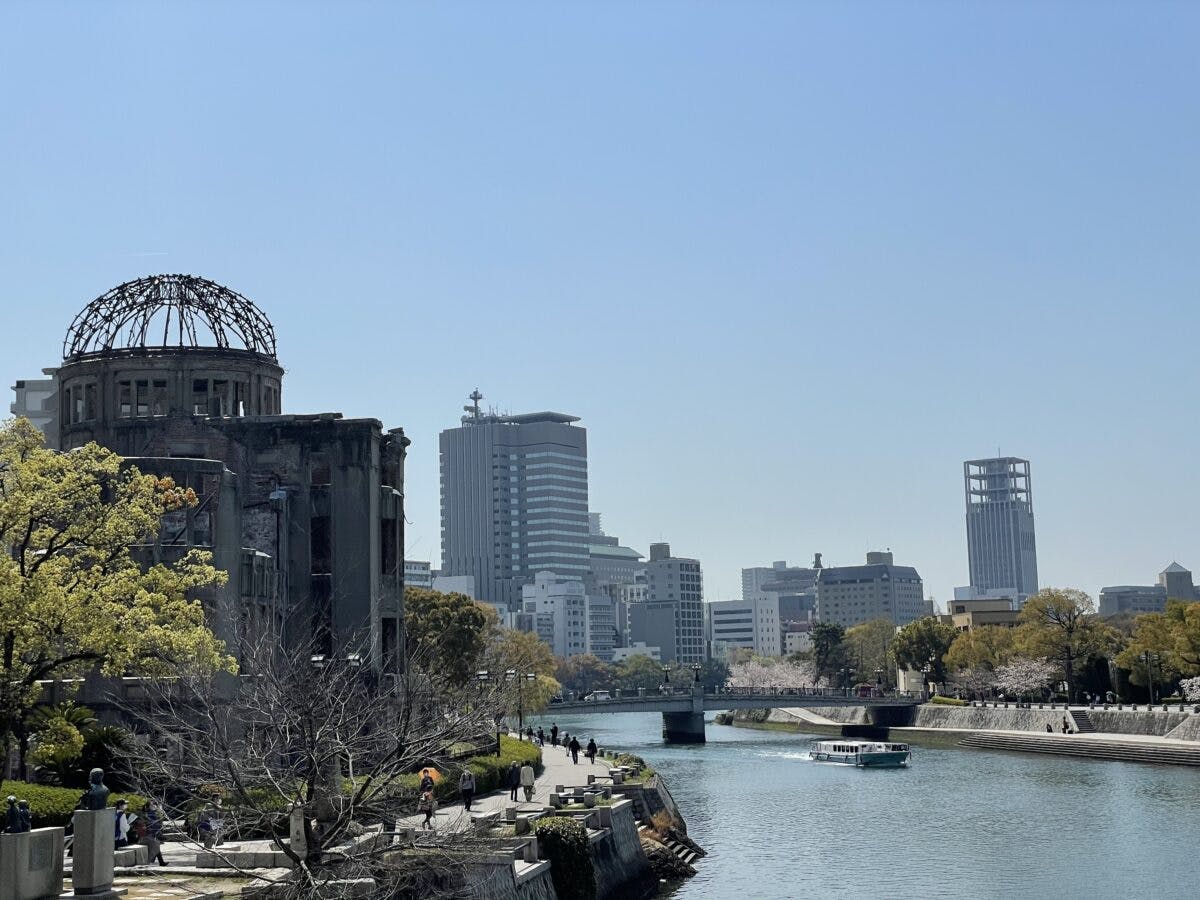 平和記念公園 世界平和への願いを込めた満開の桜 広島から現地レポート オマツリジャパン あなたと祭りをつなげるメディア