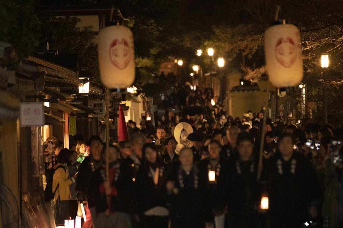 京都東山花灯路 狐の嫁入り 花嫁役になって参加レポート オマツリジャパン あなたと祭りをつなげるメディア 京都東山花灯路 狐の嫁入り 花嫁役になって参加レポート オマツリジャパン あなたと祭りをつなげるメディア