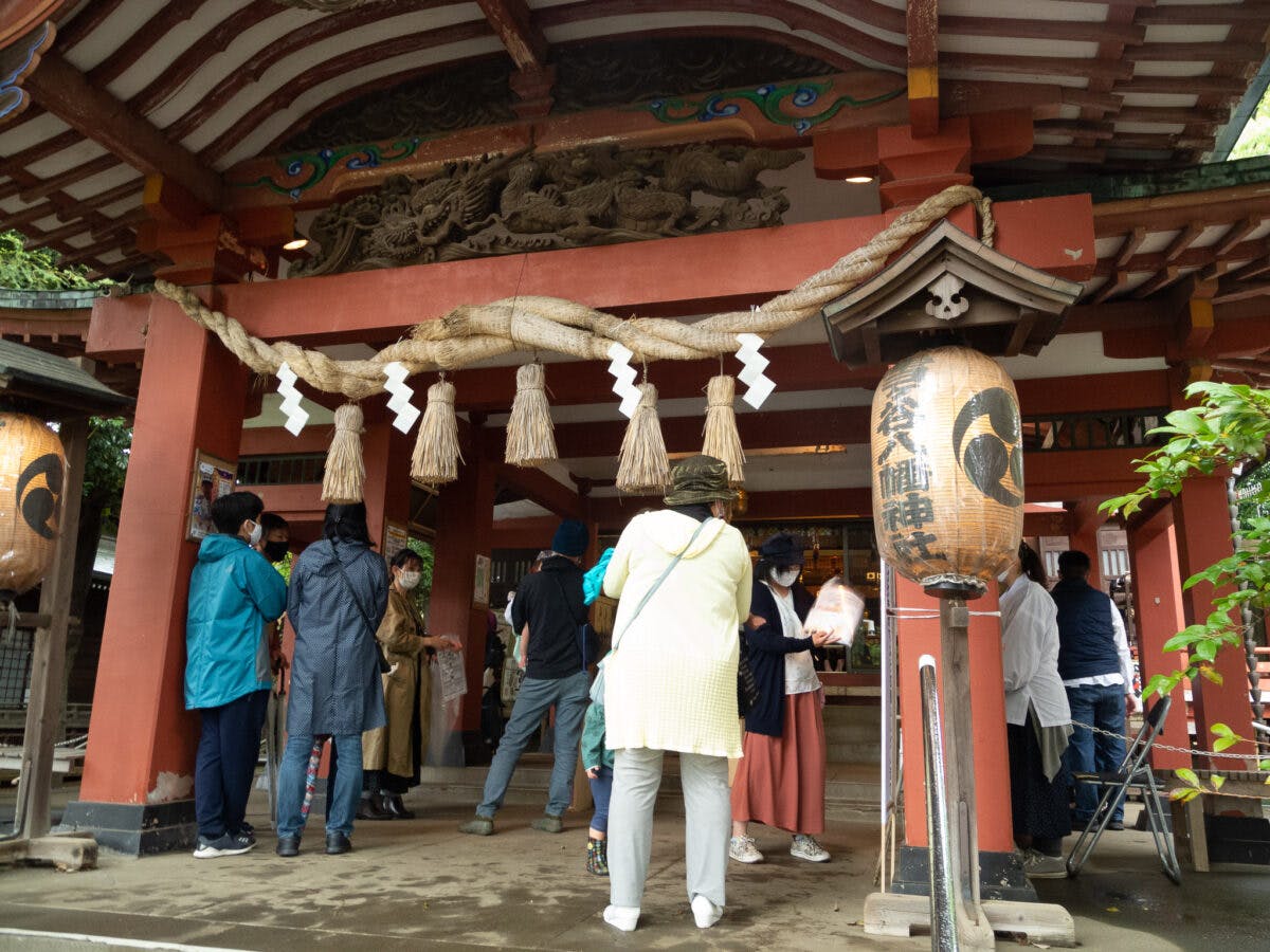 雪ヶ谷八幡神社社殿前