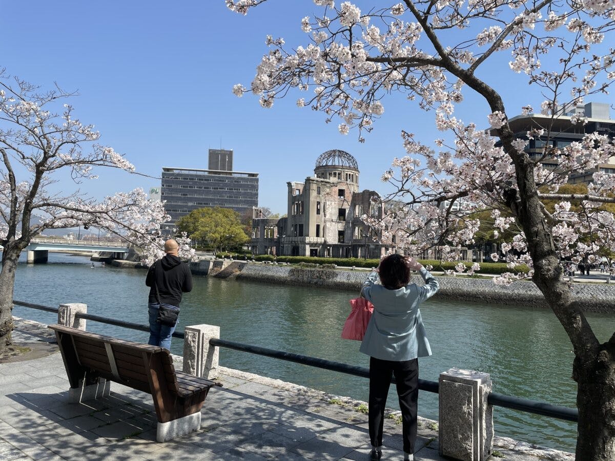 平和記念公園 世界平和への願いを込めた満開の桜 広島から現地レポート オマツリジャパン あなたと祭りをつなげるメディア 平和記念公園 世界平和への願いを込めた満開の桜 広島から現地レポート オマツリジャパン あなたと祭りをつなげるメディア