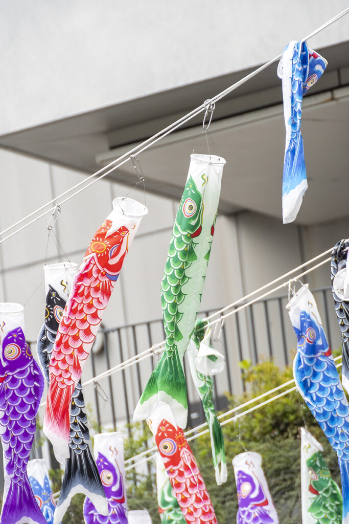 ソラマチ 中央 鯉のぼりたくさん 縦2-1