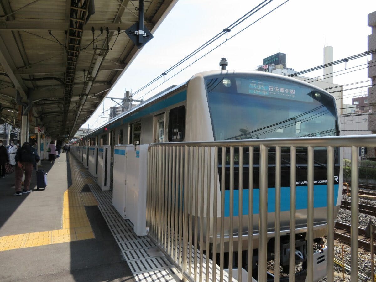京浜東北線で車窓花見 川口 西川口の区間で電車から眺める公園の桜並木 オマツリジャパン 毎日 祭日 京浜東北線で車窓花見 川口 西川口の区間で電車から眺める公園の桜並木 オマツリジャパン 毎日 祭日