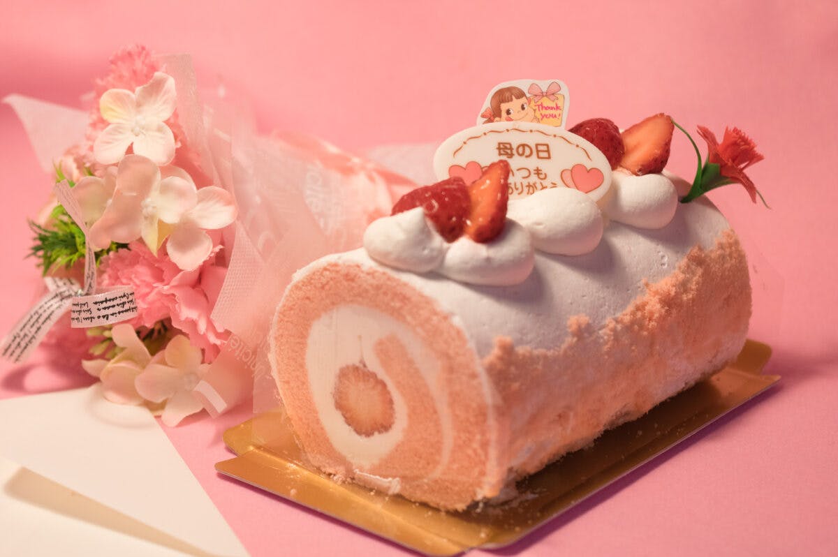 不二家の 母の日 苺のロールケーキ を実食レポ 感謝と笑顔を オマツリジャパン あなたと祭りをつなげるメディア 不二家の 母の日 苺のロールケーキ を実食レポ 感謝と笑顔を オマツリジャパン あなたと祭りをつなげるメディア
